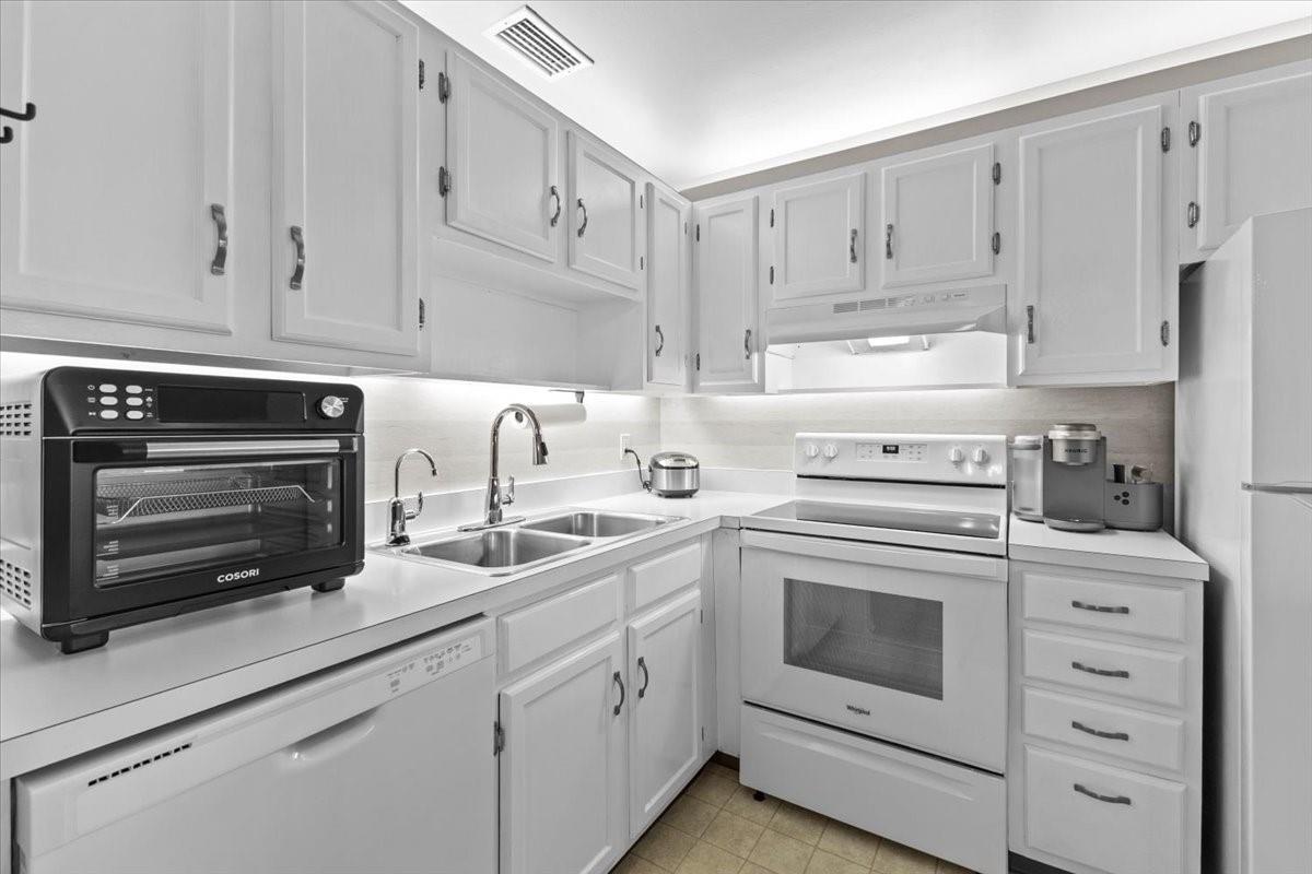 3 Vista Palm Ln 204