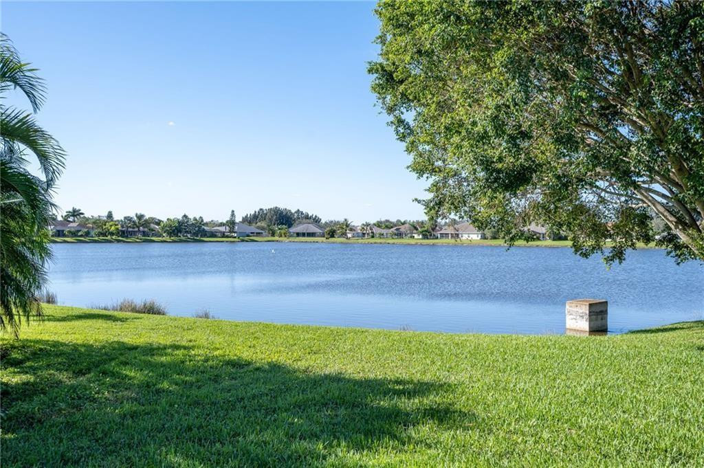 935 Southlakes Way