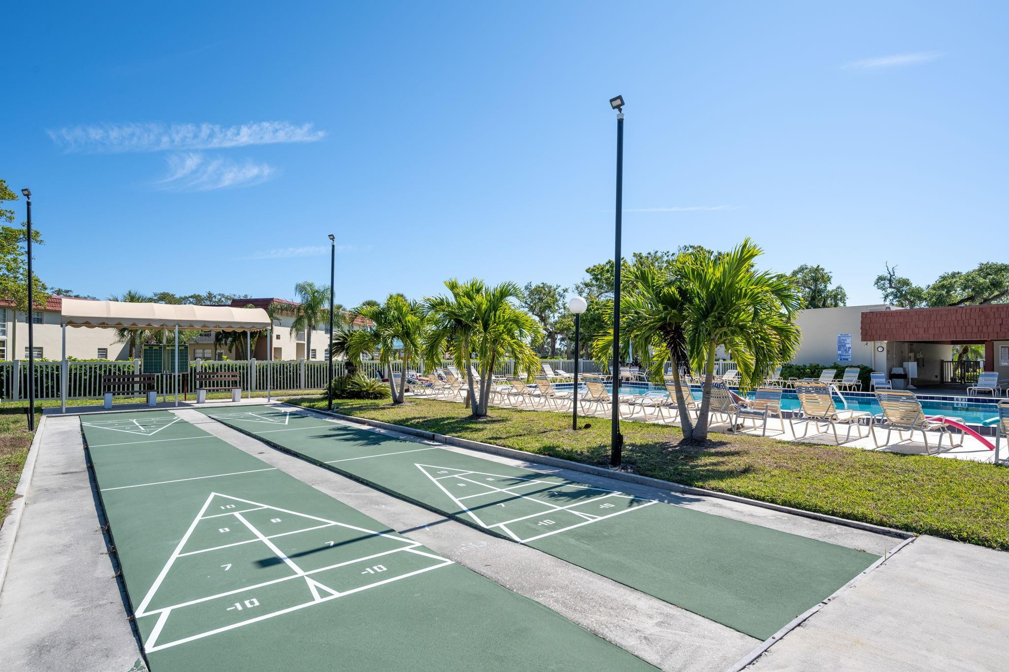 3 Vista Palm Ln