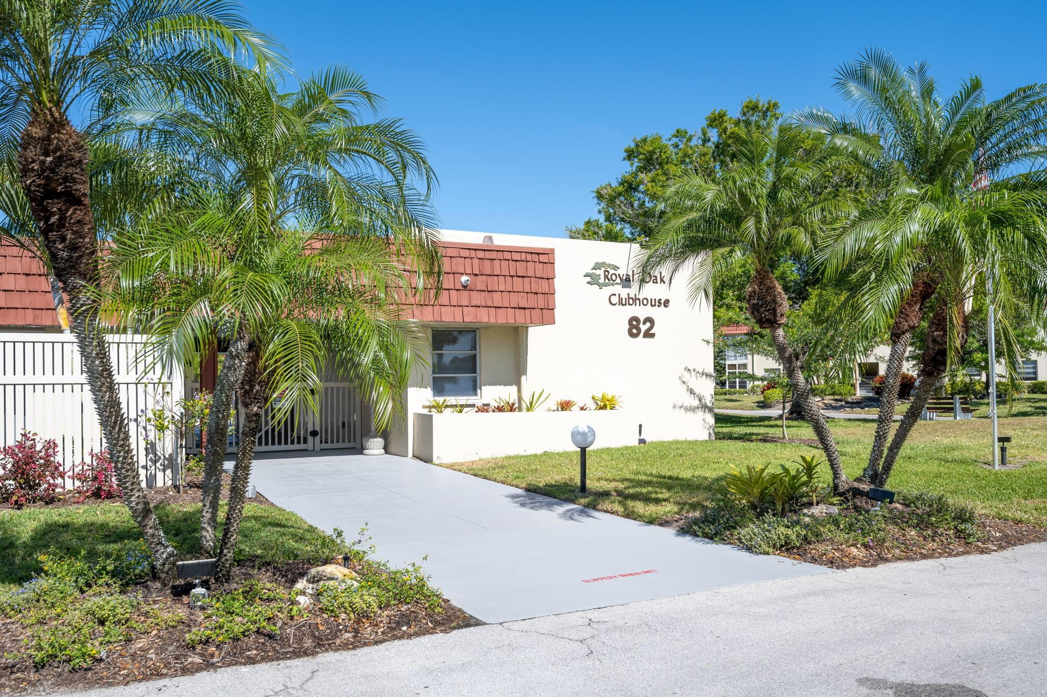 3 Vista Palm Ln