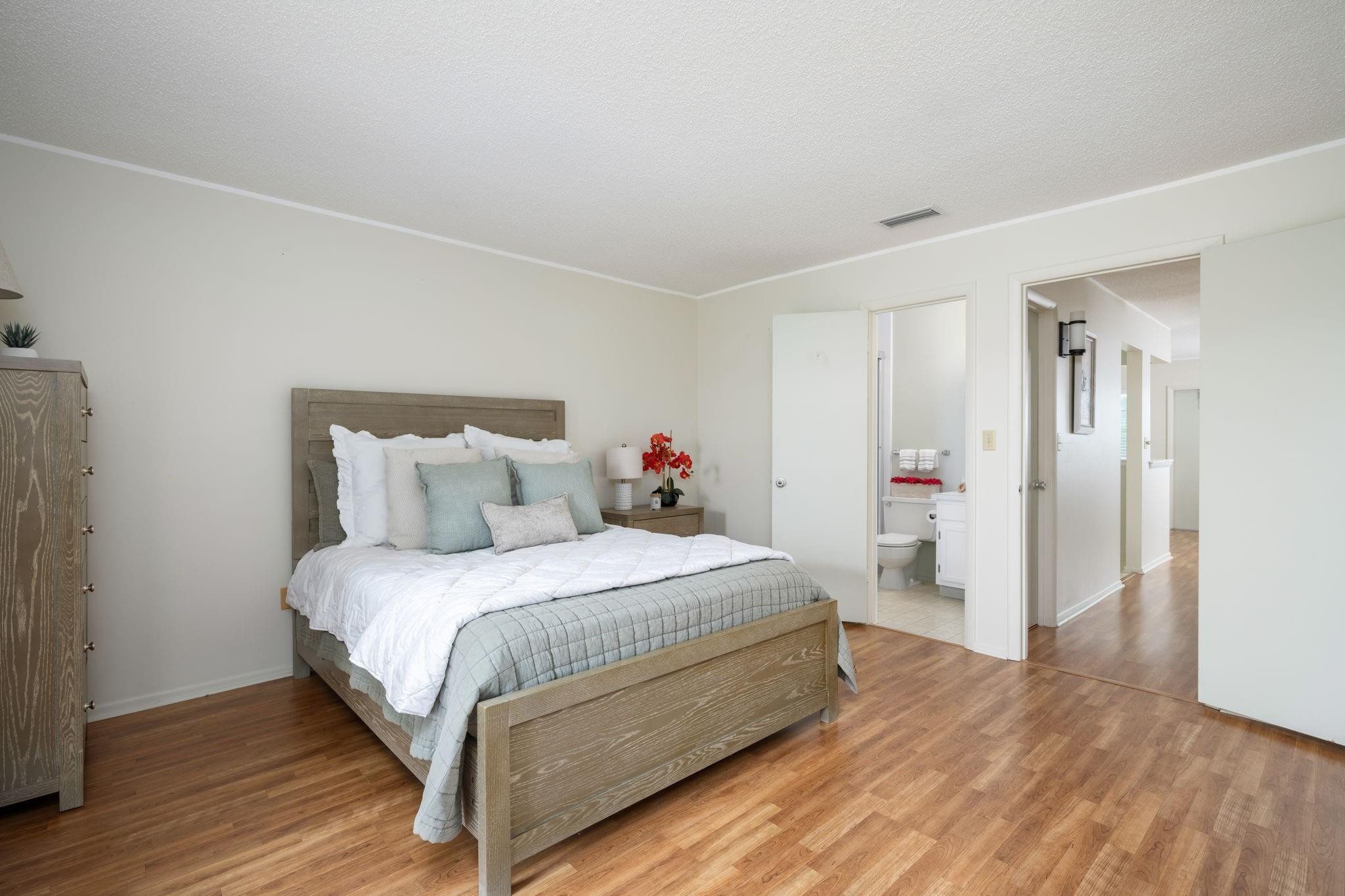 3 Vista Palm Ln