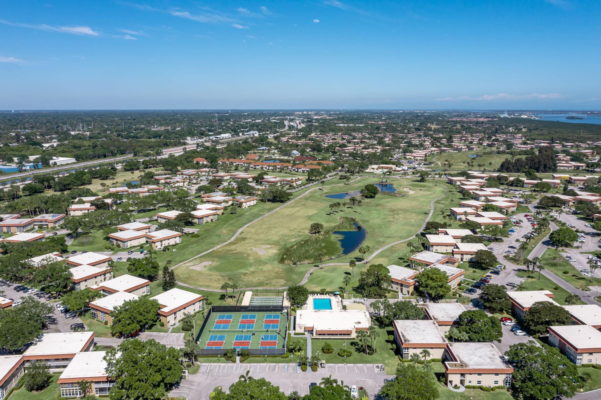 3 Vista Palm Ln