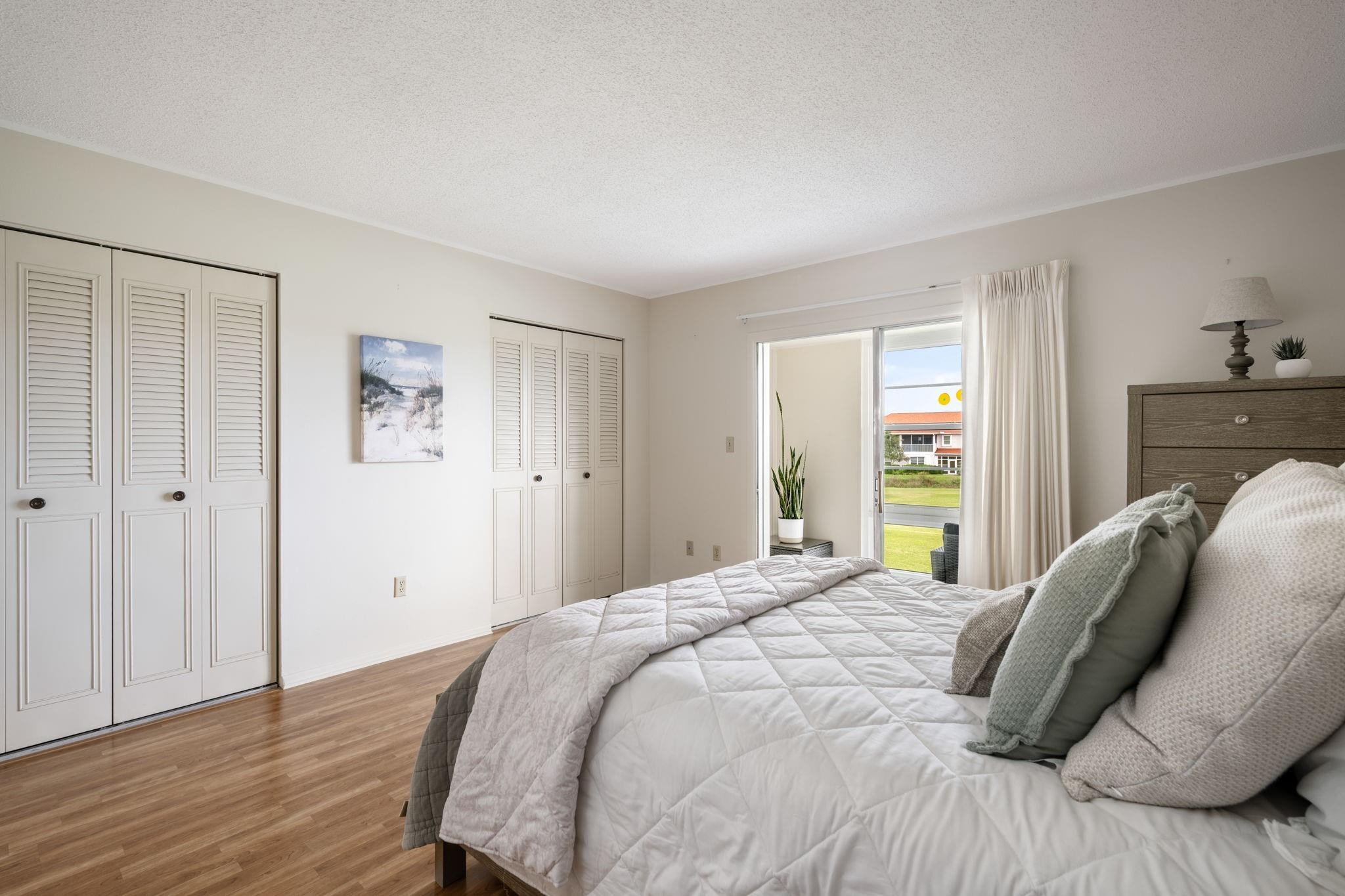 3 Vista Palm Ln