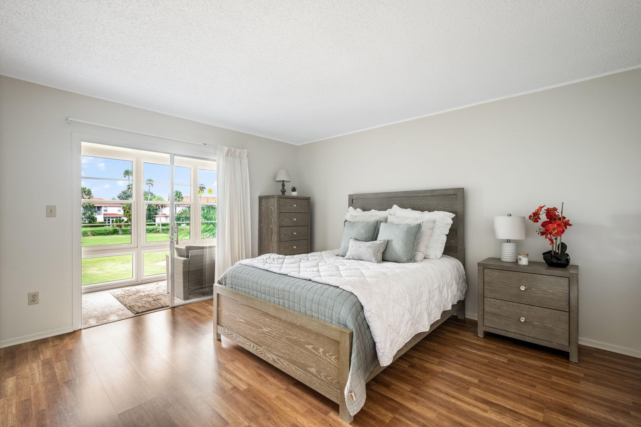 3 Vista Palm Ln