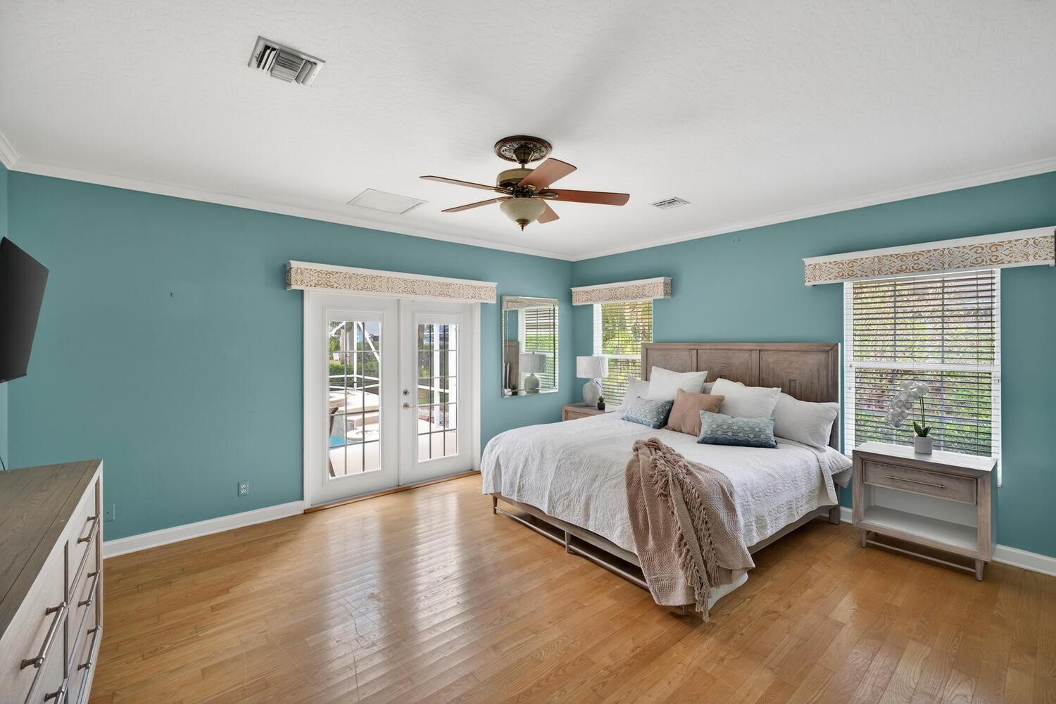 137 SW 38th