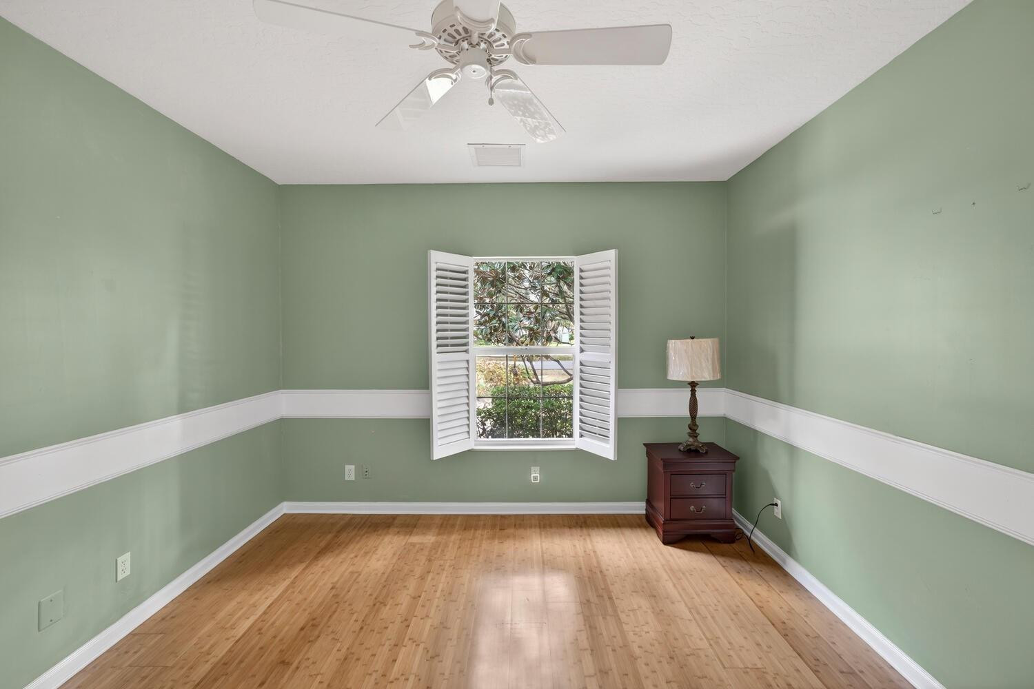 137 SW 38th