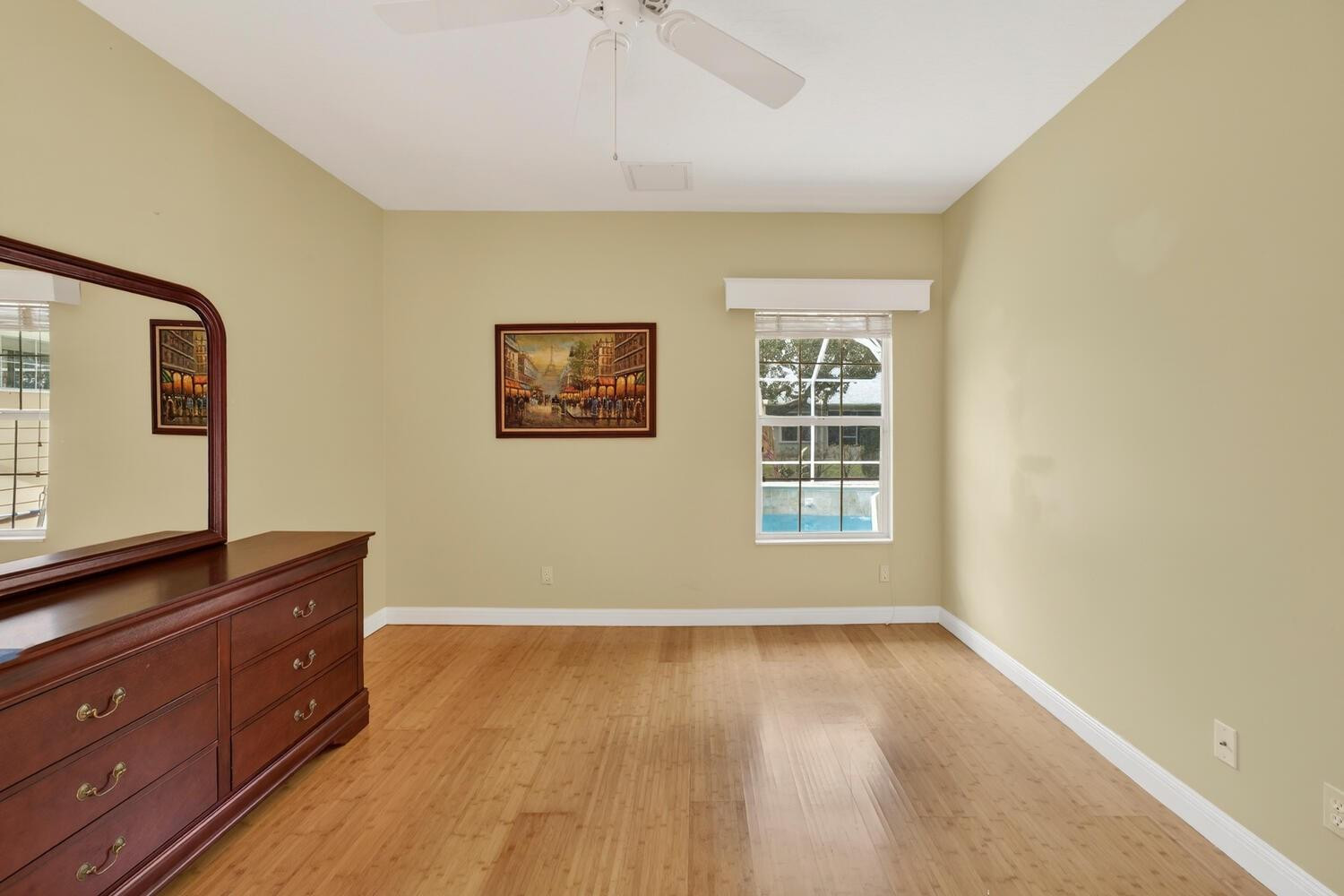 137 SW 38th