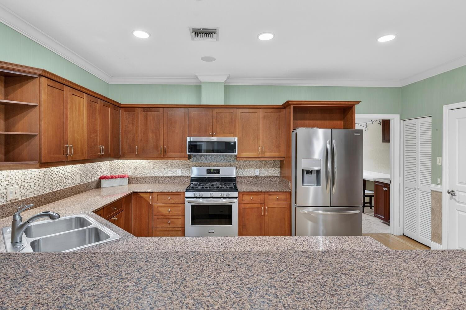 137 SW 38th