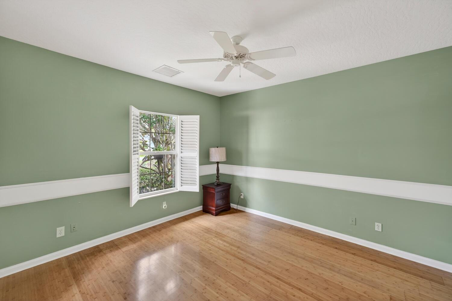 137 SW 38th