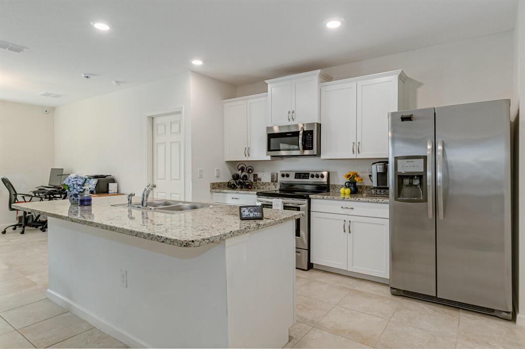 6109 NW Regent Street