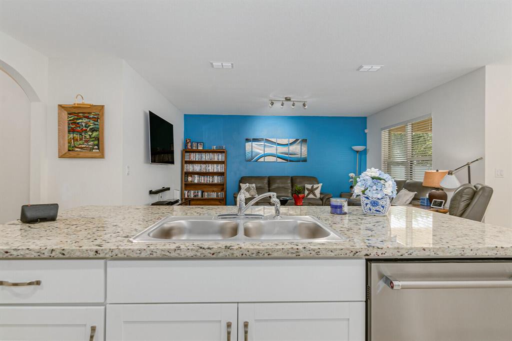 6109 NW Regent Street
