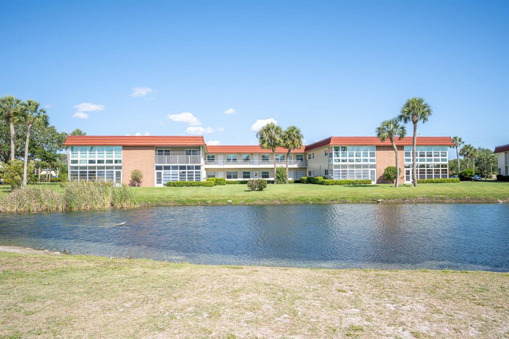 97 Spring Lake Drive 204