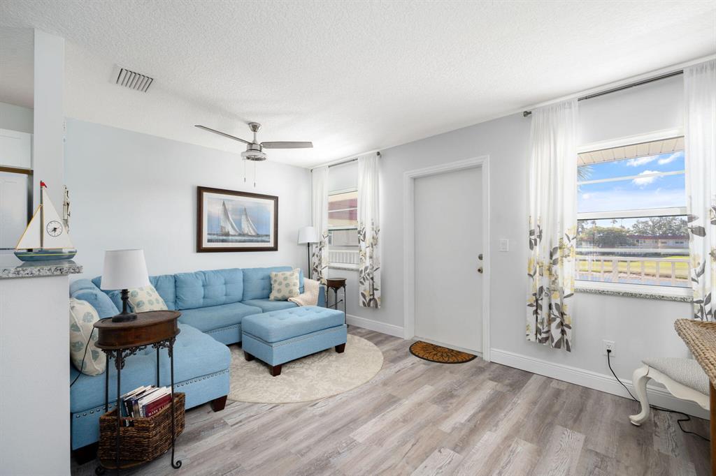 97 Spring Lake Drive 204