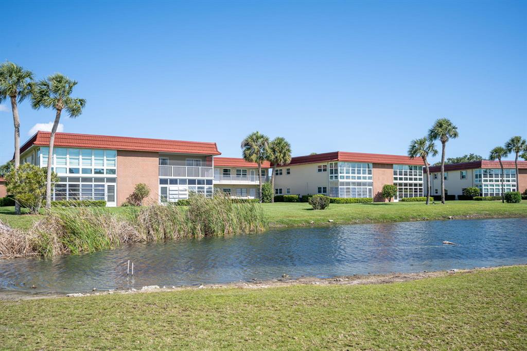 97 Spring Lake Drive 204