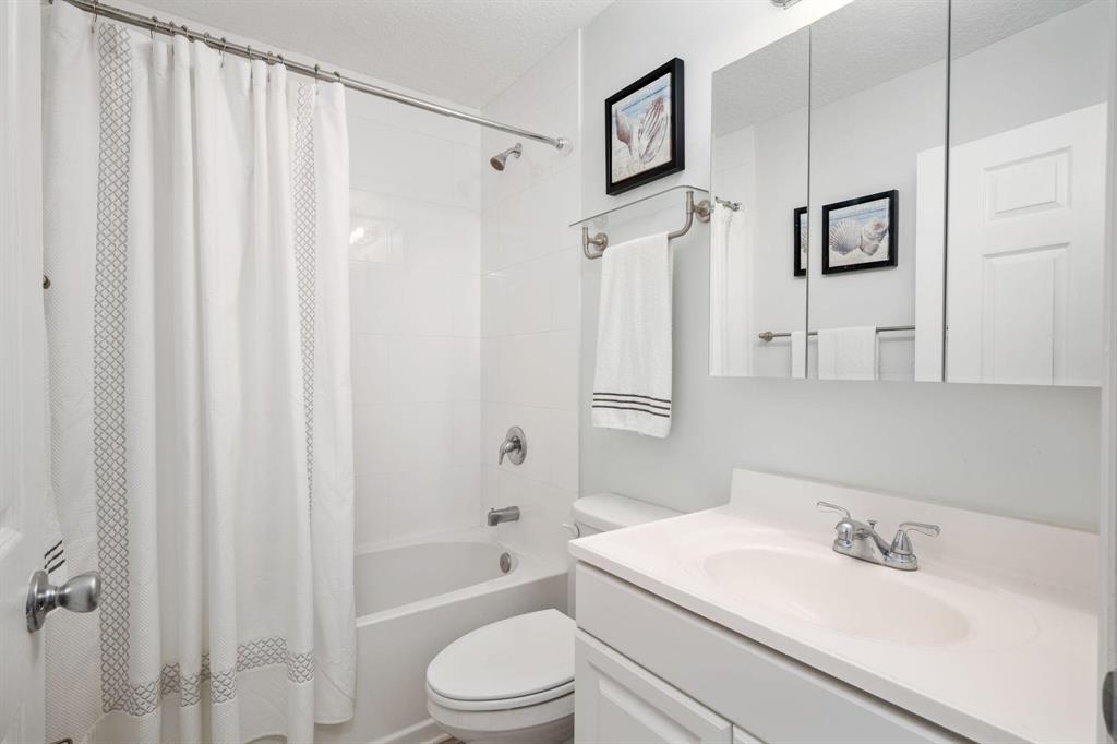 97 Spring Lake Drive 204