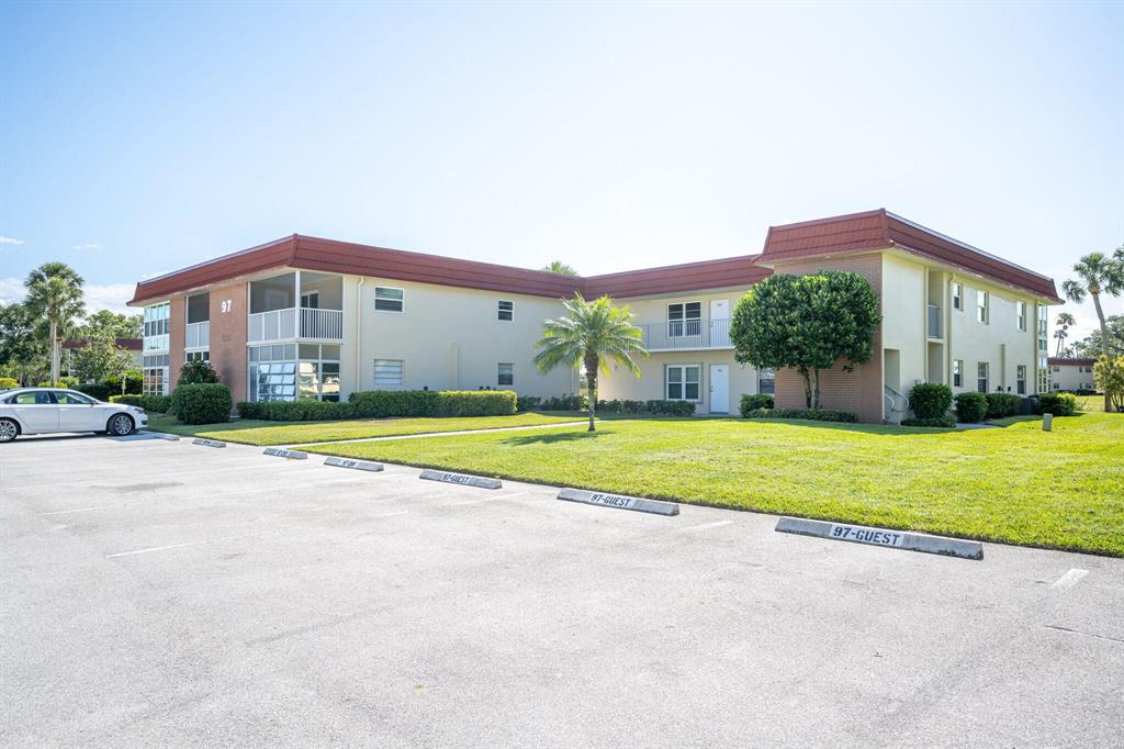 97 Spring Lake Drive 204