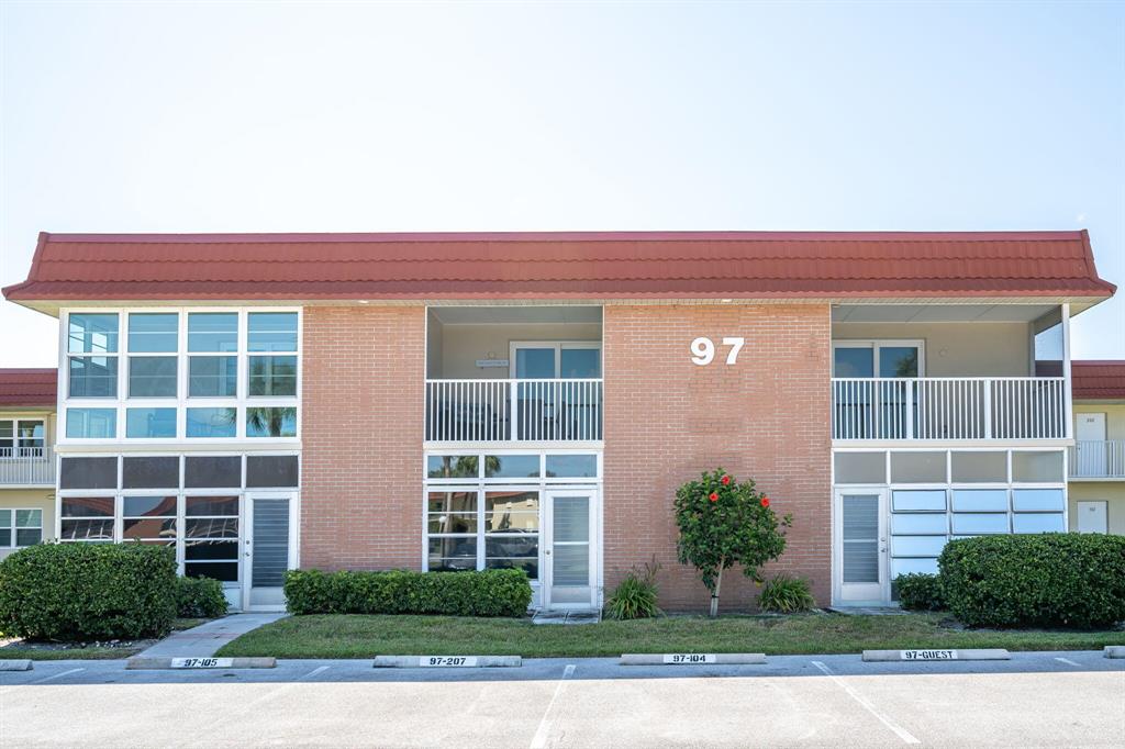 97 Spring Lake Drive 204