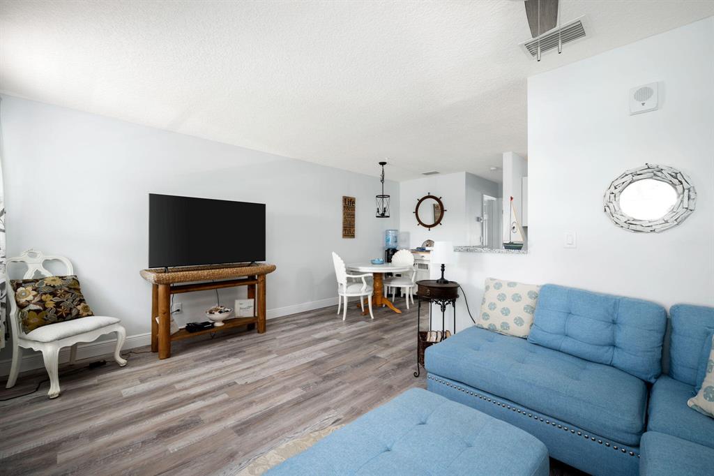 97 Spring Lake Drive 204