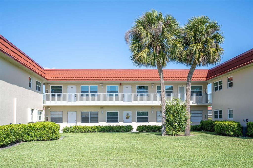 97 Spring Lake Drive 204