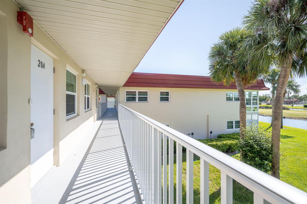 97 Spring Lake Drive 204