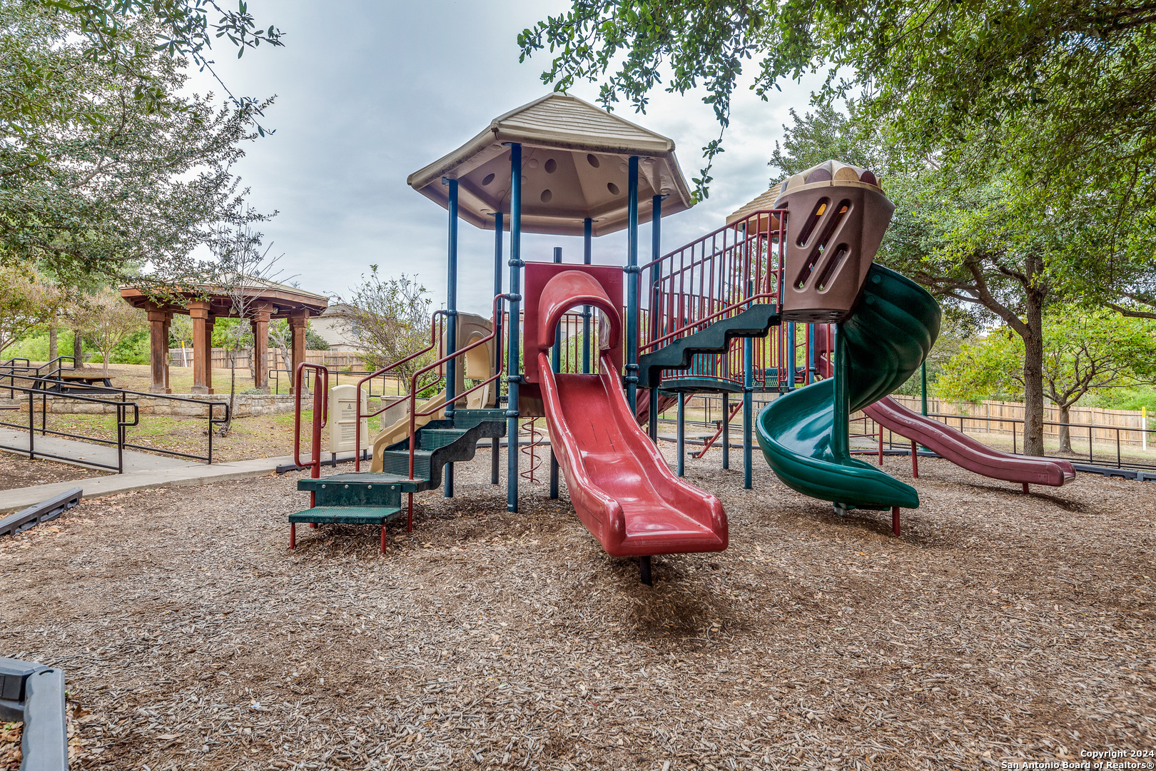 9015 SPIRAL WOODS