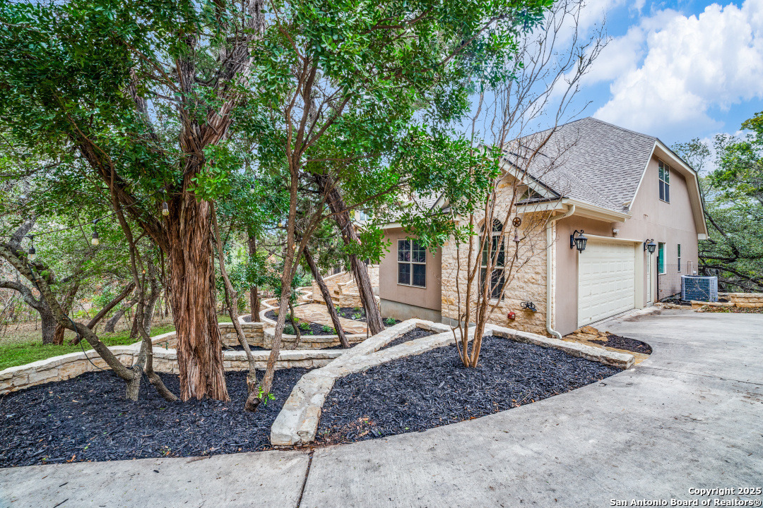 15656 ESCARPMENT OAK