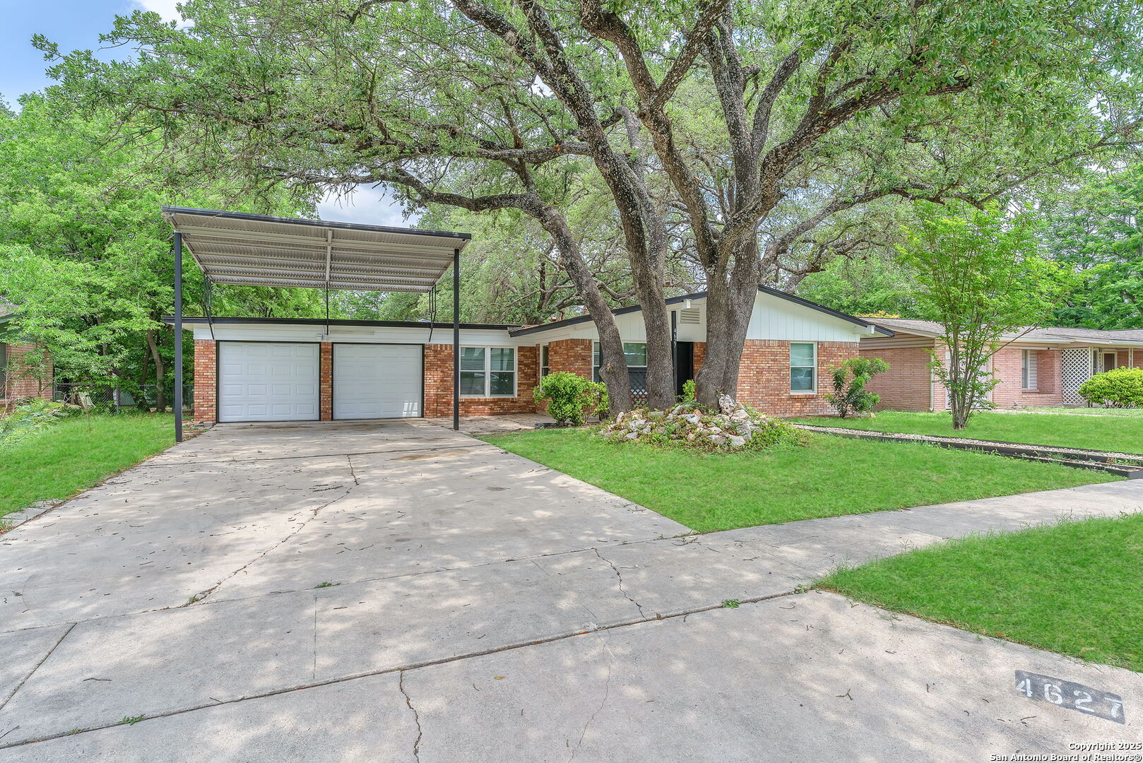 4627 Lyceum