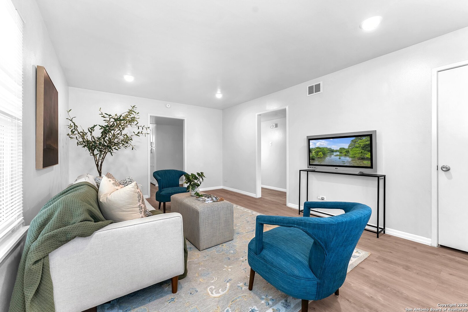 4627 Lyceum