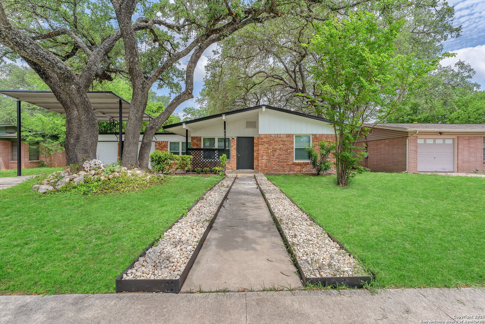 4627 Lyceum