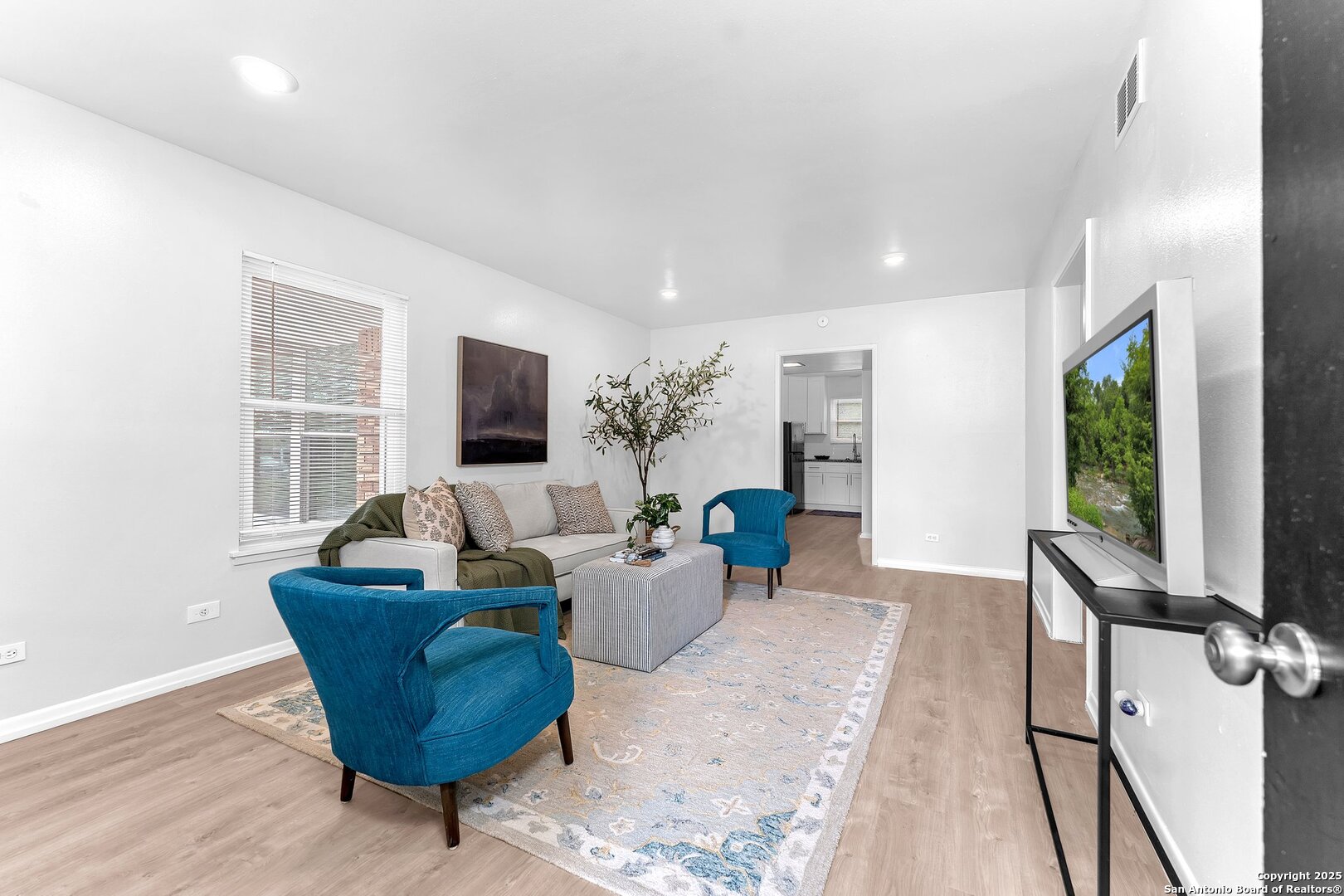 4627 Lyceum
