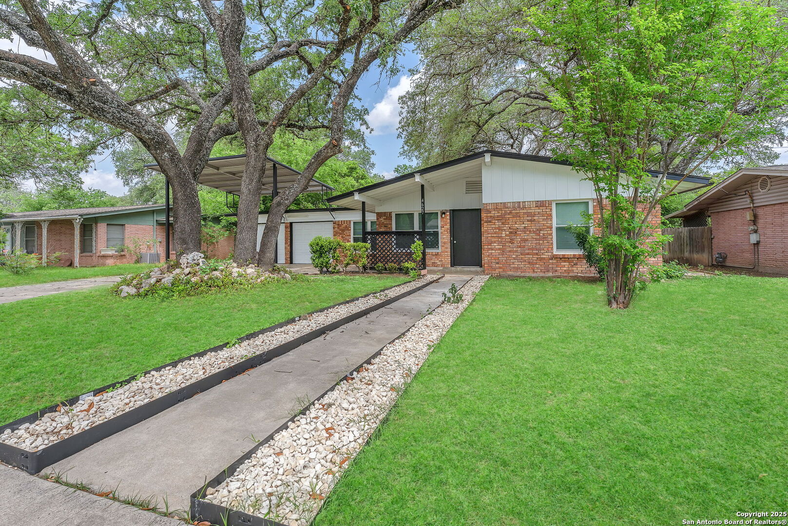 4627 Lyceum