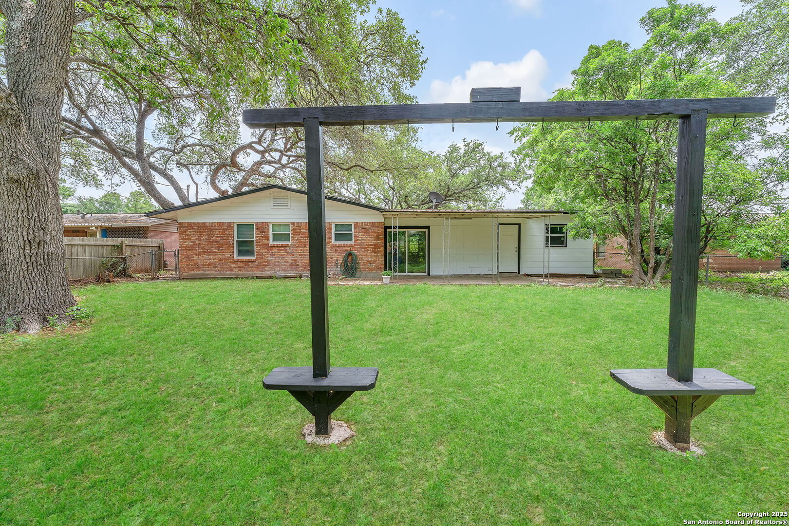 4627 Lyceum