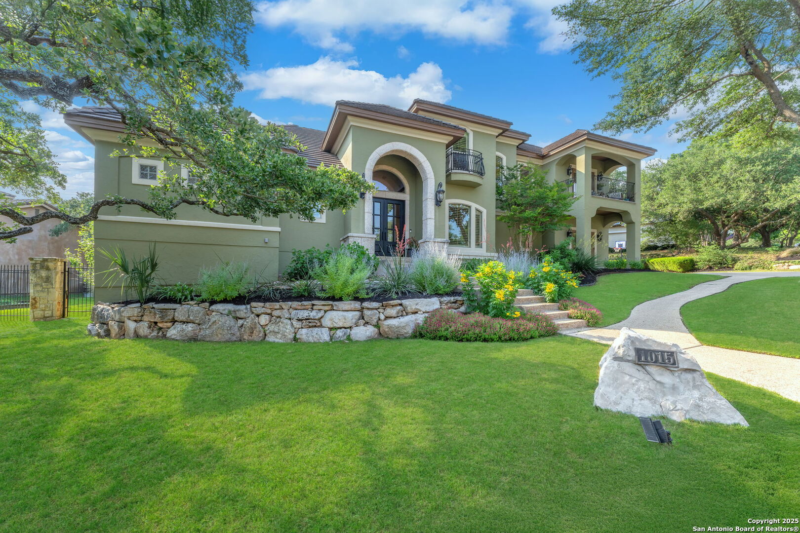 1015 Campanile