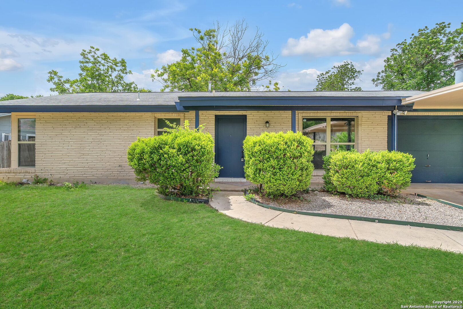 5902 Brenda Ln