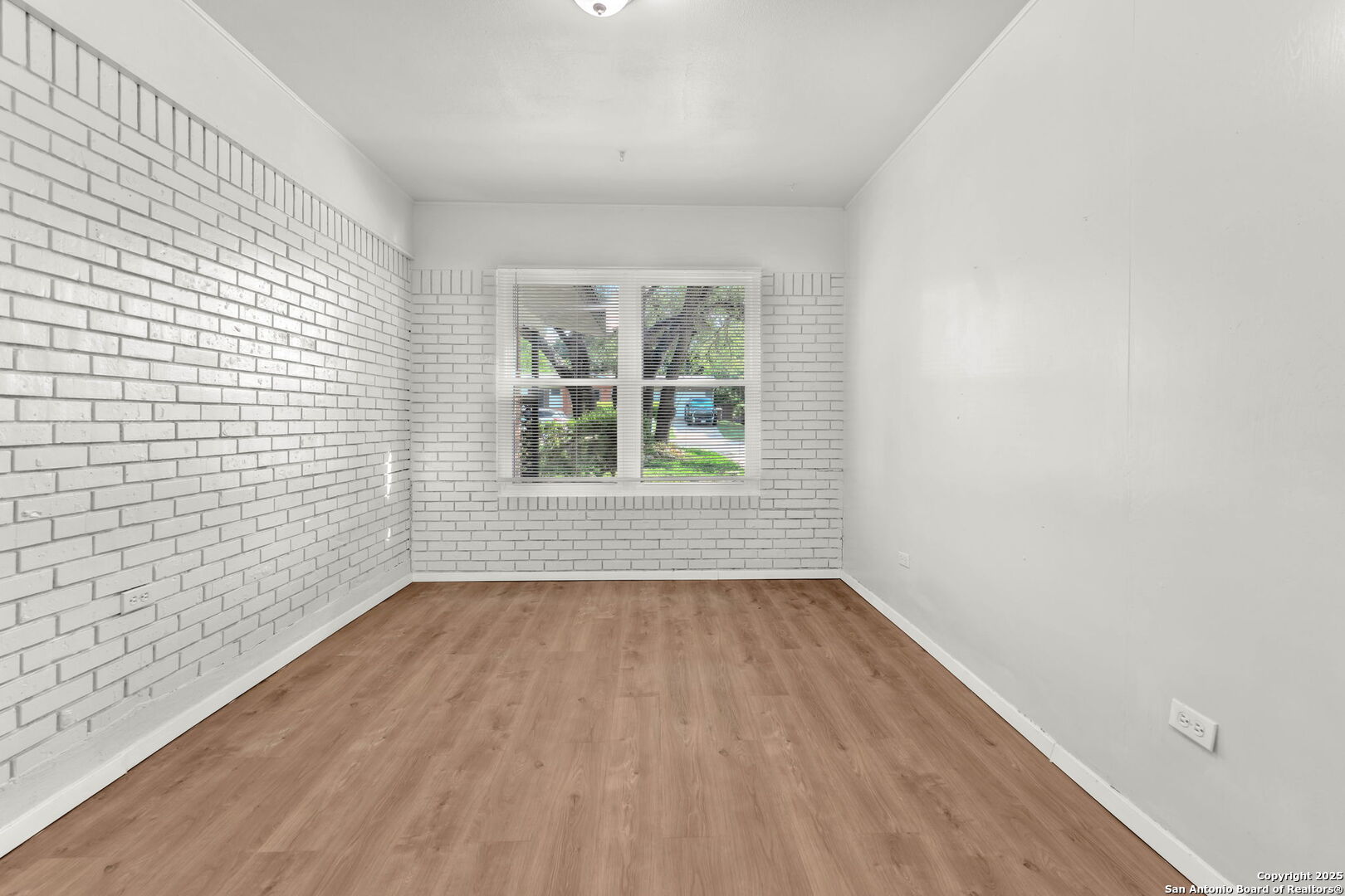 4627 Lyceum