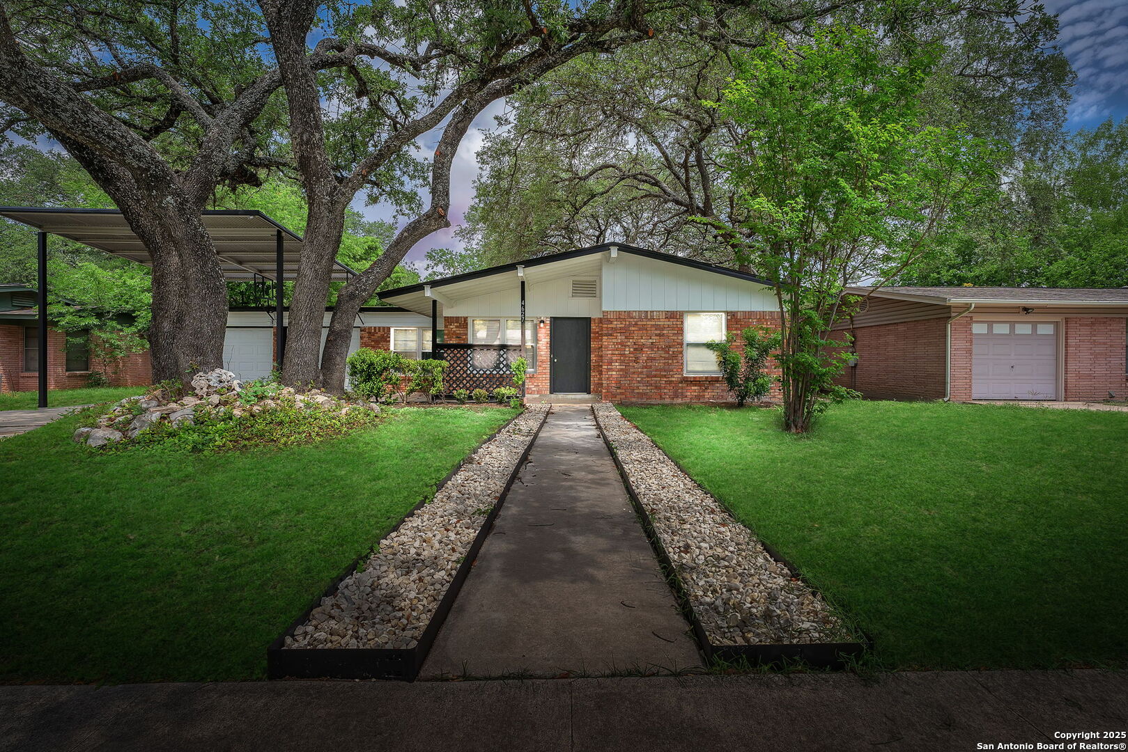 4627 Lyceum