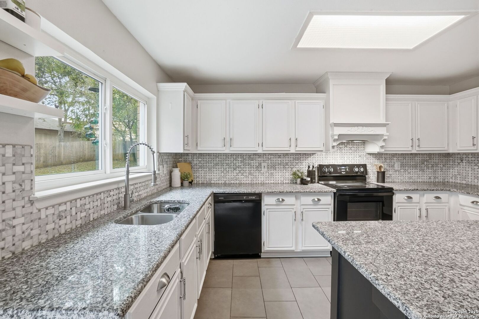 16415 Hillview Pass Dr