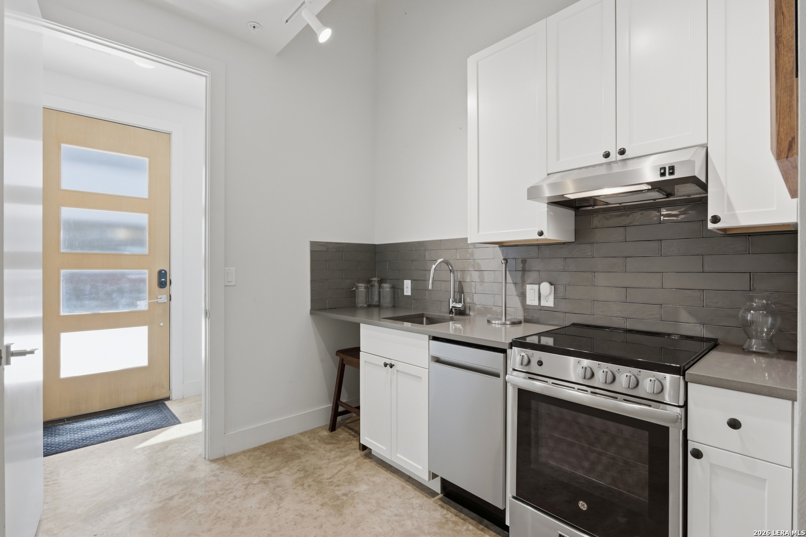 318 W Grayson St Unit: 303