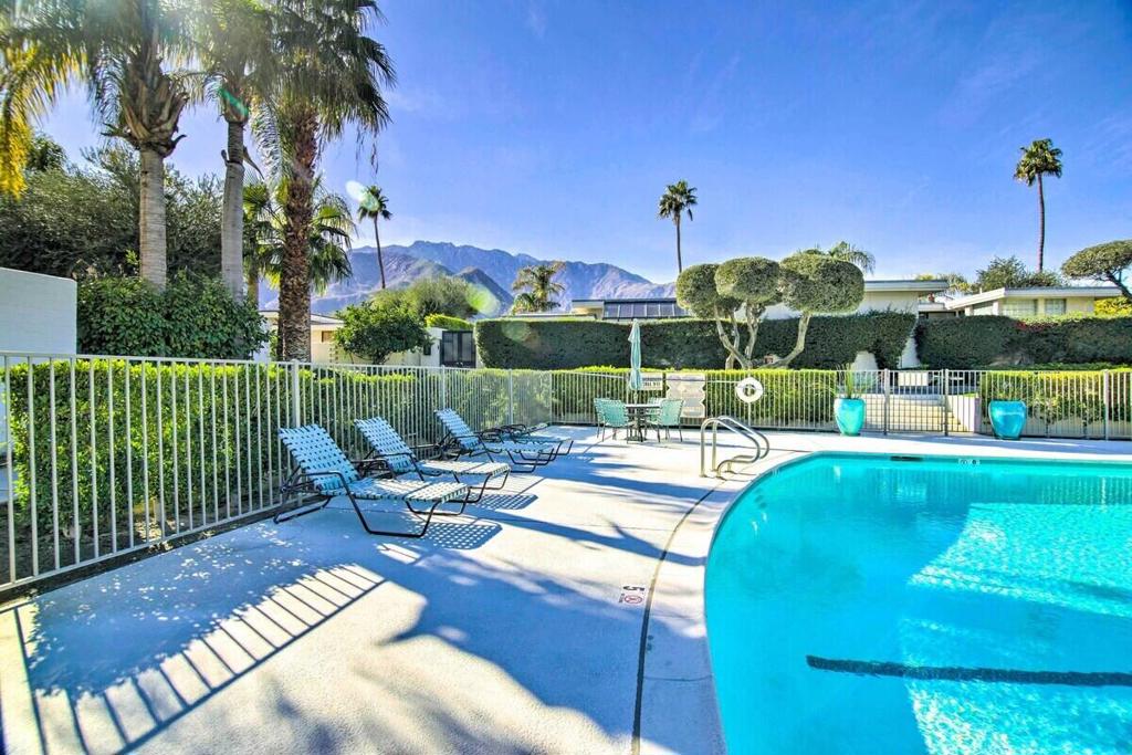 130 W Racquet Club Road 305