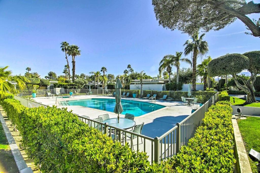 130 W Racquet Club Road 305