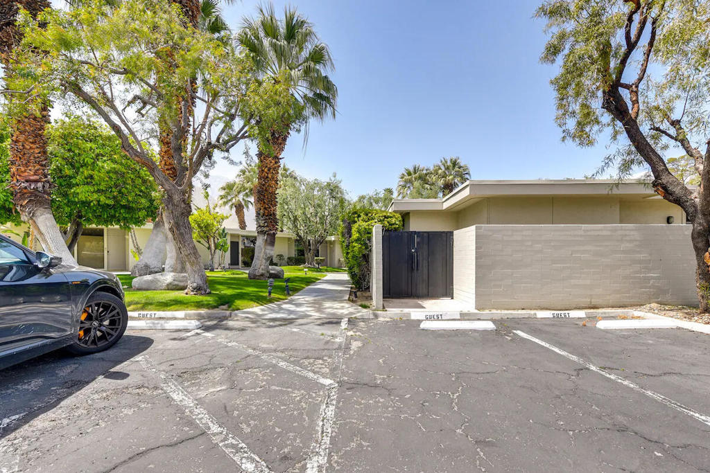 130 W Racquet Club Road 305