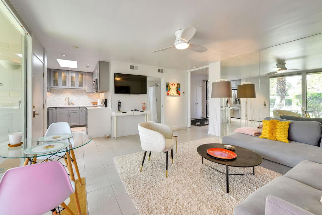 130 W Racquet Club Road 305