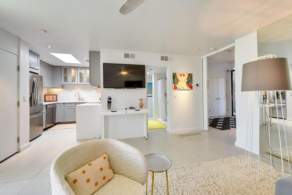 130 W Racquet Club Road 305