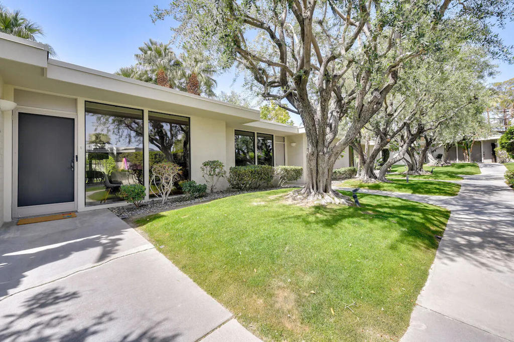 130 W Racquet Club Road 305