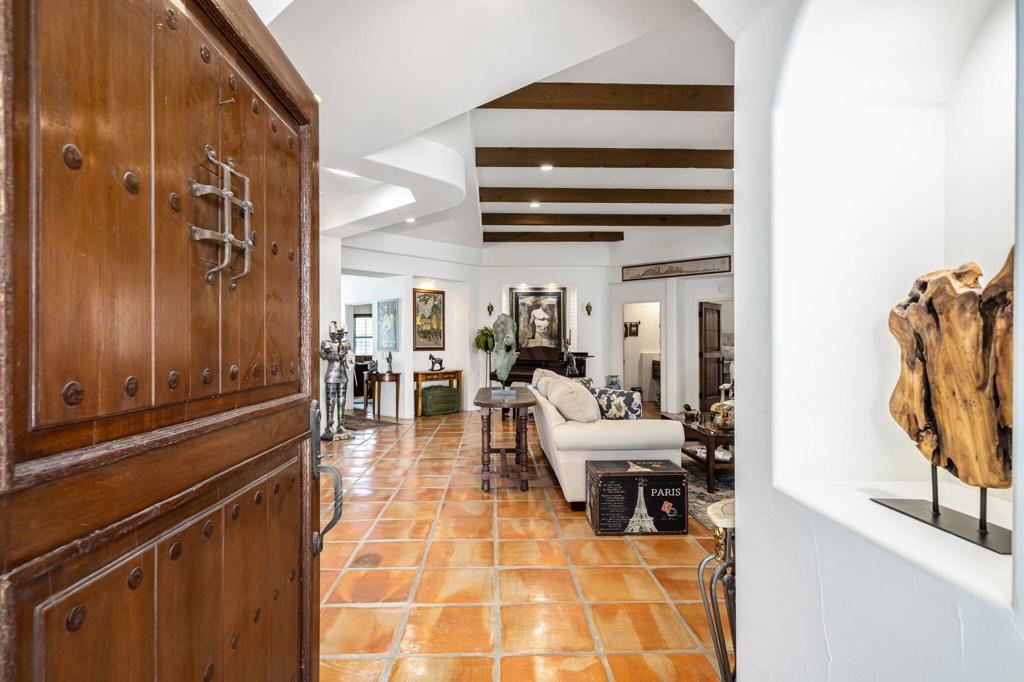 1126 Village Court