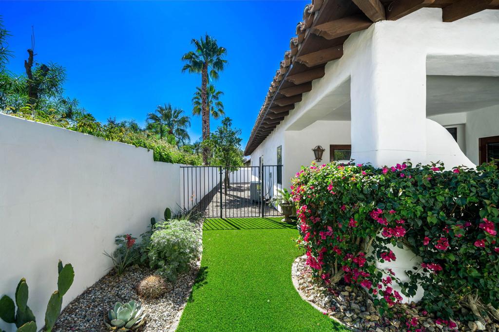 1126 Village Court