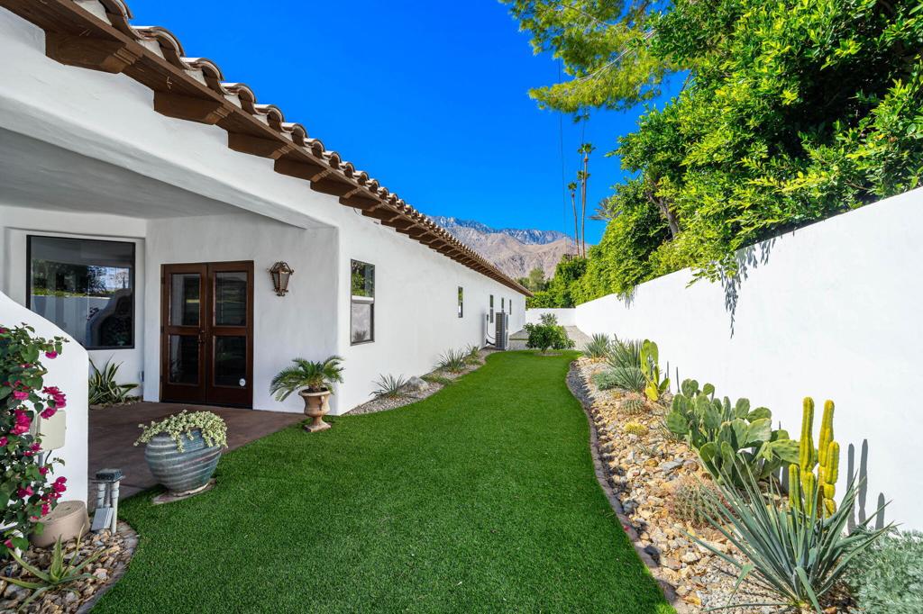 1126 Village Court