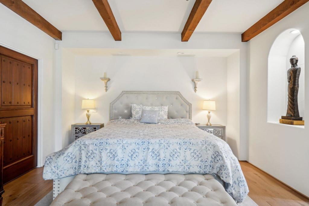 1126 Village Court