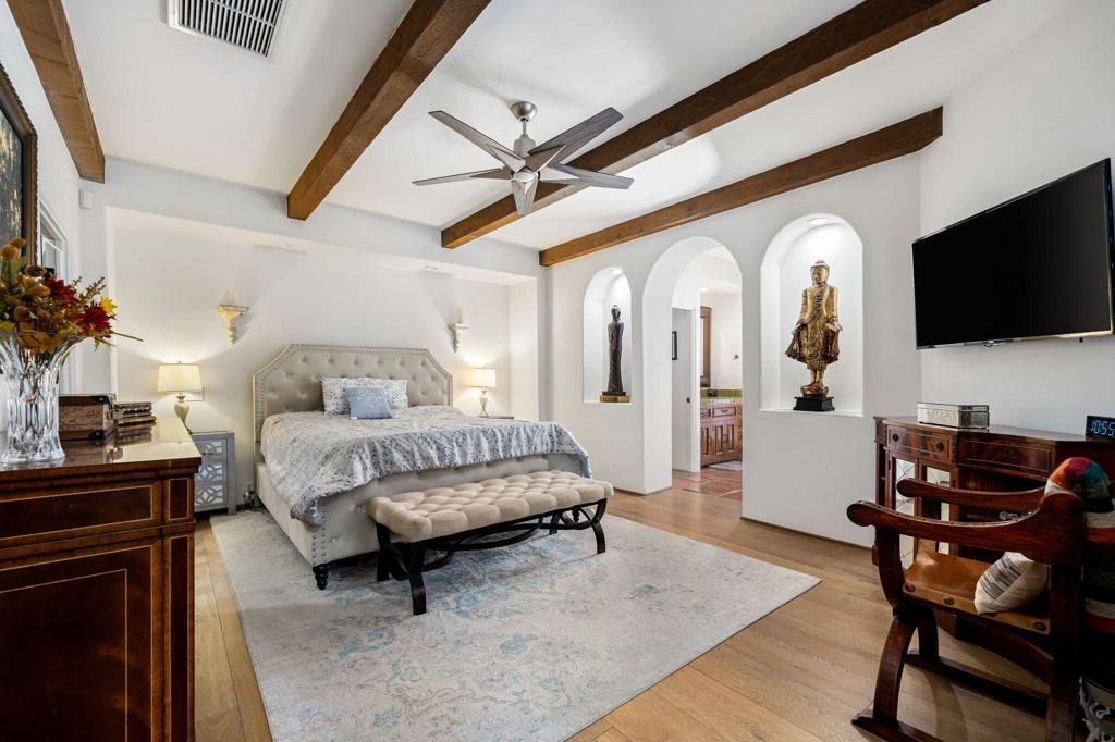1126 Village Court