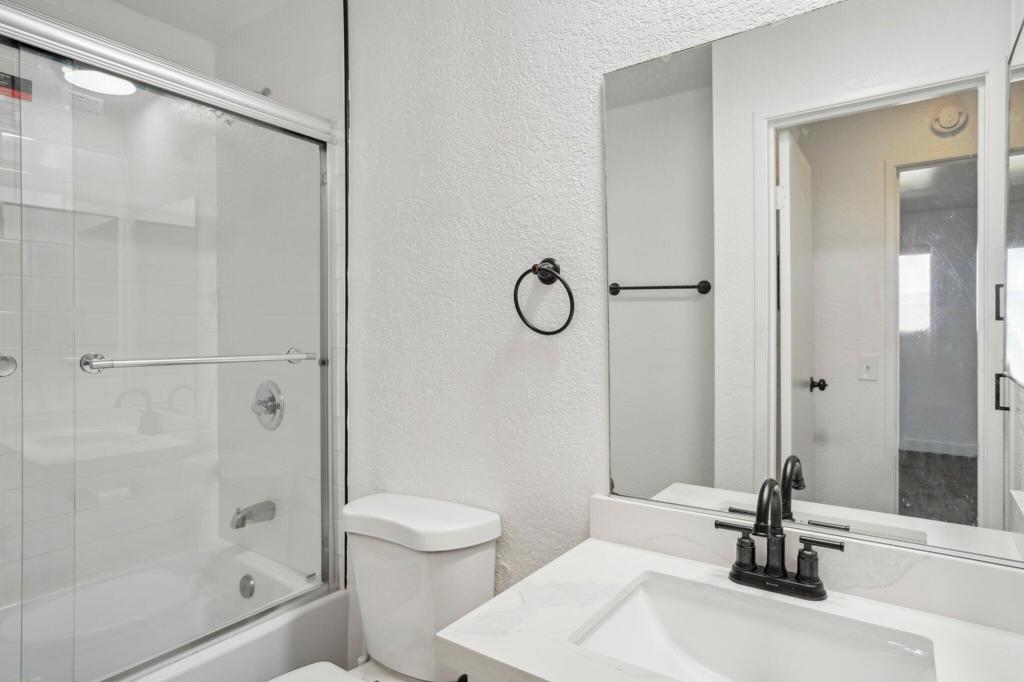 2825 N Los Felices Road 209